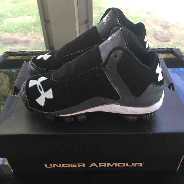 Under Armour Youth Baseball Cleats