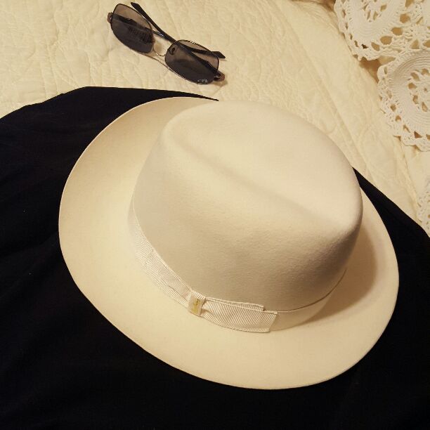 Borsalino hat and Ray Ban sunglasses