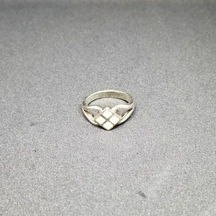 Sterling silver, mother of pearl ring