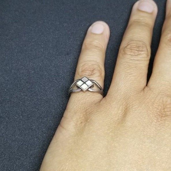 Sterling silver, mother of pearl ring