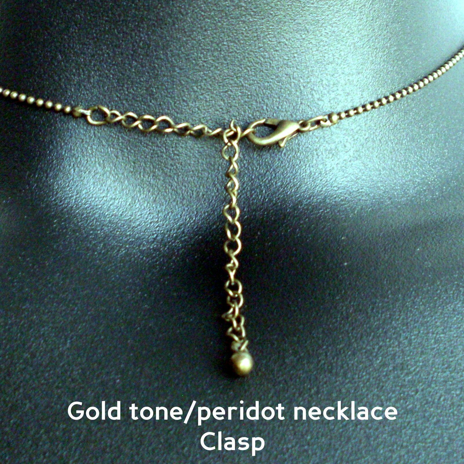 Adjustable gold tone necklace w/ peridot