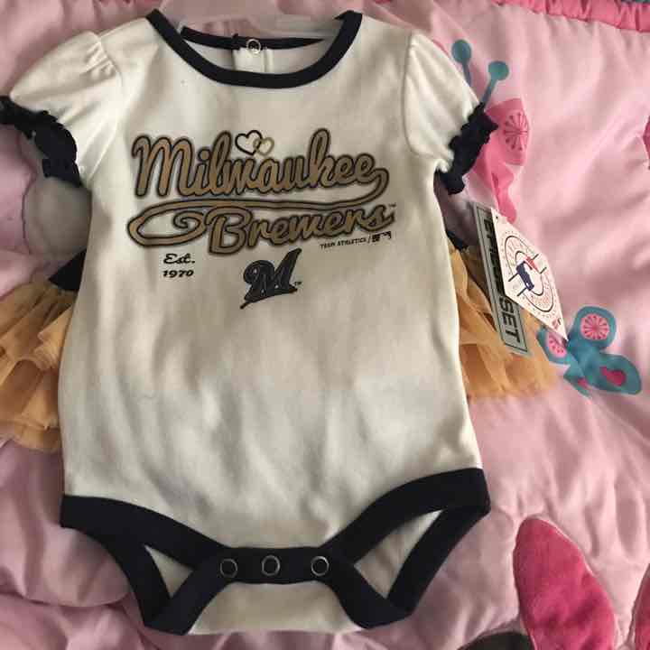 0-3 mos Milwaukee Brewers 2 pc set NWT