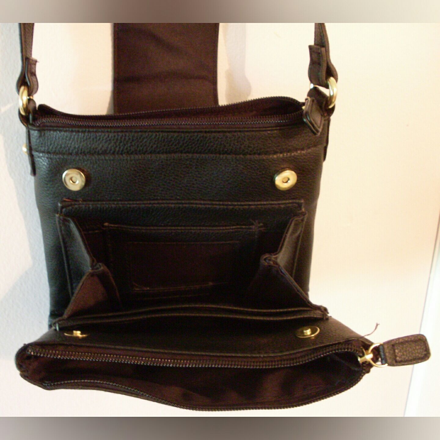 Black Merona purse, lots of pockets!