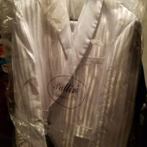 44 jacket. 38" 30" pants white 3 pc