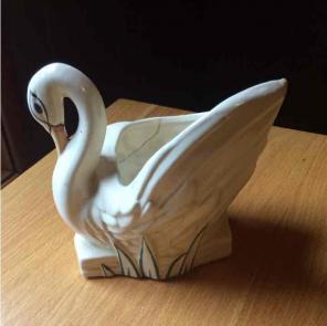 Vintage McCoy swan planter
