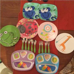 Kids plates and utensils