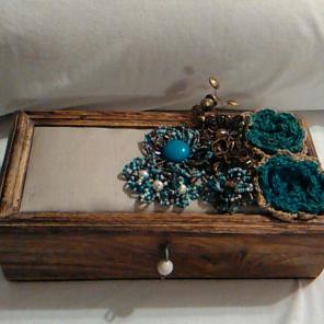 Wooden jewelry/trinket box
