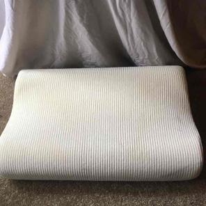 Memory foam pillow