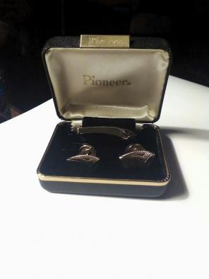 Antiques pioneer cufflinks tie clip set