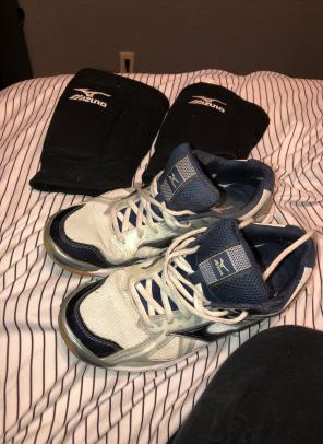BUNDLE MIZUNO KNEEPADS AND MIZUNO SHOES