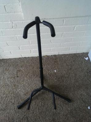 Guitar stand