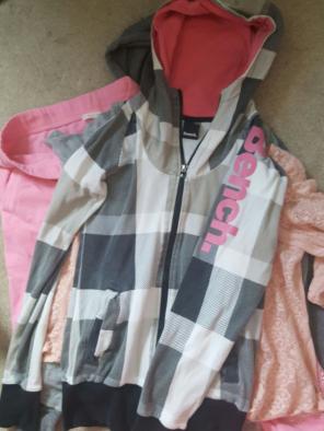 BENCH zip up