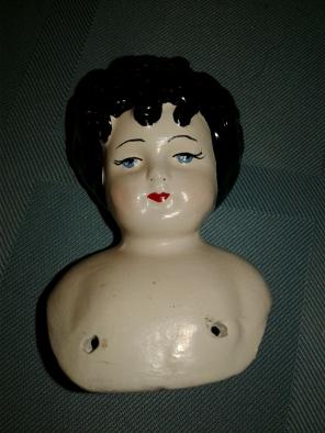 BEAUTIFUL ANTIQUE PORCELAIN DOLL HEAD