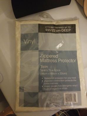 NEW Zippered Mattress Protector Twin
