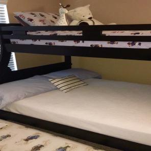 Twin/Full Bunk bed