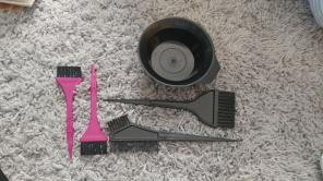 Brushes & bowl