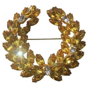 Vintage Gold Stone Wreath Pin