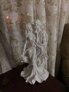 Vittoria Lovers Statue 15.5 "