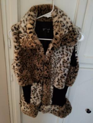 Faux fur leopard print vest
