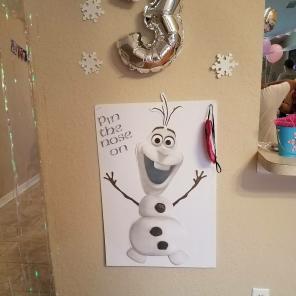 Frozen party Pin the nose on olaf