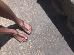 MK luggage plate thong sandals