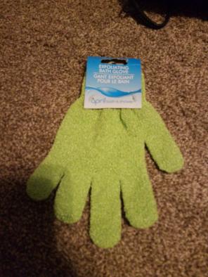 Exfoliating glove