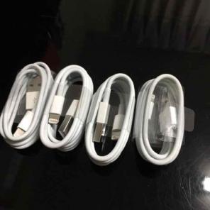 4x iPhone genuine chargers