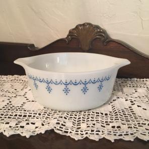 Pyrex Snowflake Garland Casserole