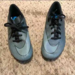 Boys soccer cleats size 5.5