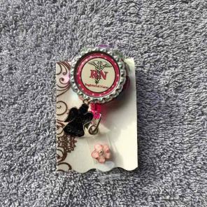 RN retractable name badge holder
