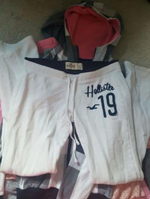 Hollister sweats S