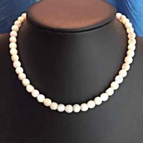 MOTHER OF PEARL VERY VINTAGE NECKLACE