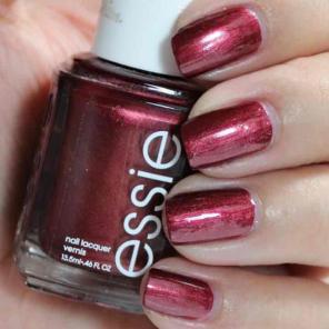 ⭐️Essie - Wrapped in Rubies⭐️