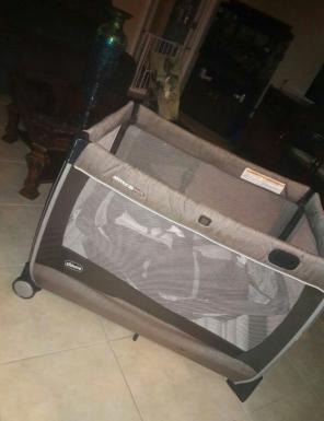 Chicco play pen with changer