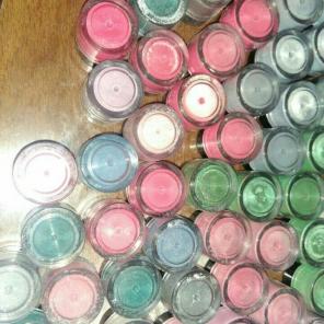 Color changing powders