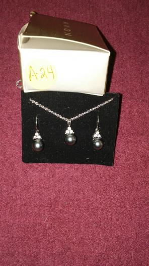 Charcoal Gray earring & necklace set.