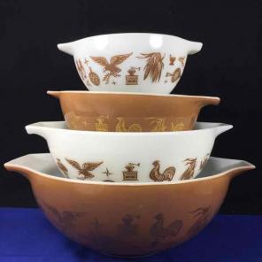 Pyrex 4pc Cinderella Nesting Bowl Set