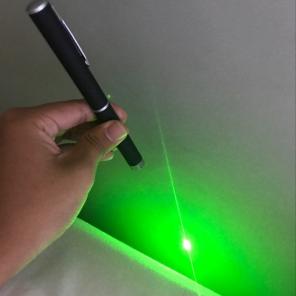 Powerful Laser Pen (Color: Green)