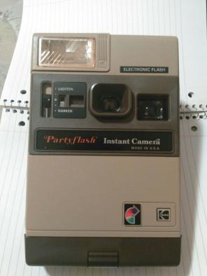 VINTAGE- PARTY FLASH INSTANT CAMERA!