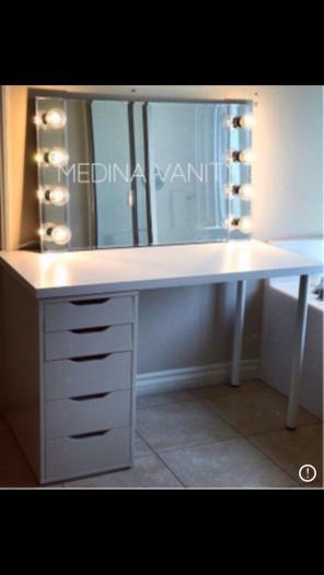 8 Light Mirrored Vanity Mirror