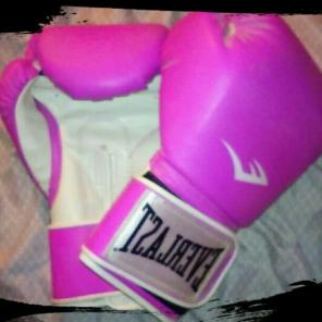 NWOT Pink 12oz Everlast boxing gloves