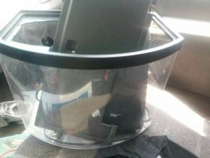 10 gal fish tank with a pump light