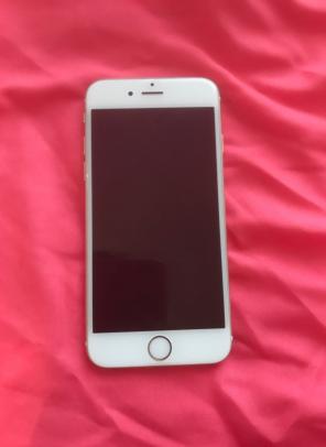 IPHONE 6 16gb Gold Unlocked!