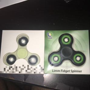 2 Fidget Spinners Glow In DArk DEAL