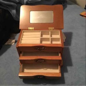 Wooden jewelry box