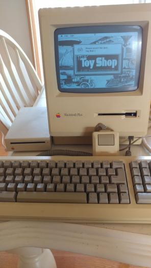 Working Macintosh Plus 1MB w/extras