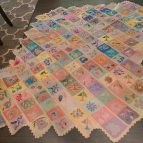 Gloria Vanderbilt Afghan 4.5' x 6'
