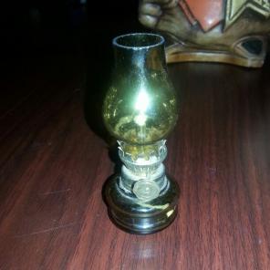 Miniature oil lamp