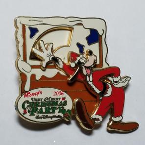Goofy Donald Duck Disney Christmas Pin