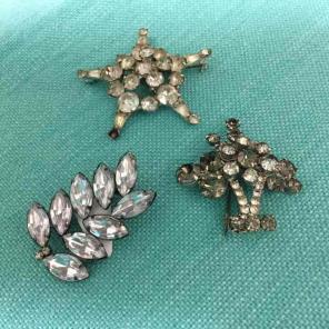 3 vintage brooches